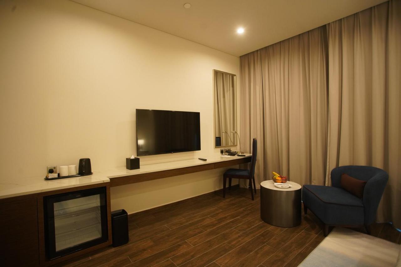 C - Hotel And Suites Ad Dawhah Esterno foto