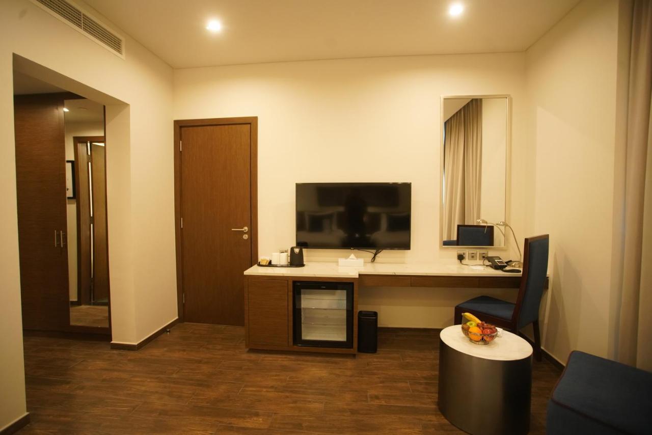 C - Hotel And Suites Ad Dawhah Esterno foto