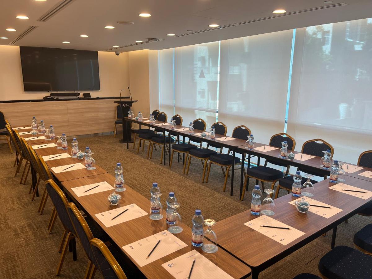 C - Hotel And Suites Ad Dawhah Esterno foto
