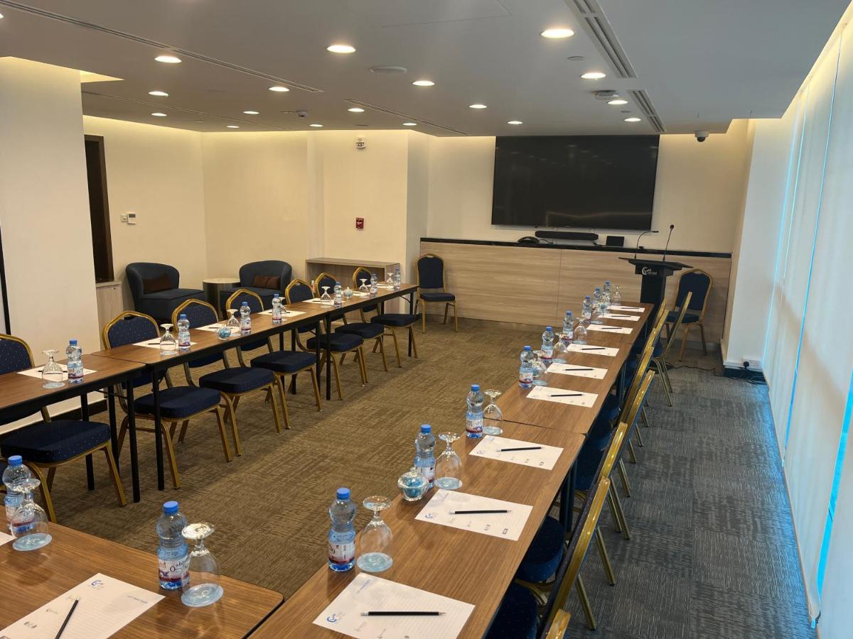 C - Hotel And Suites Ad Dawhah Esterno foto