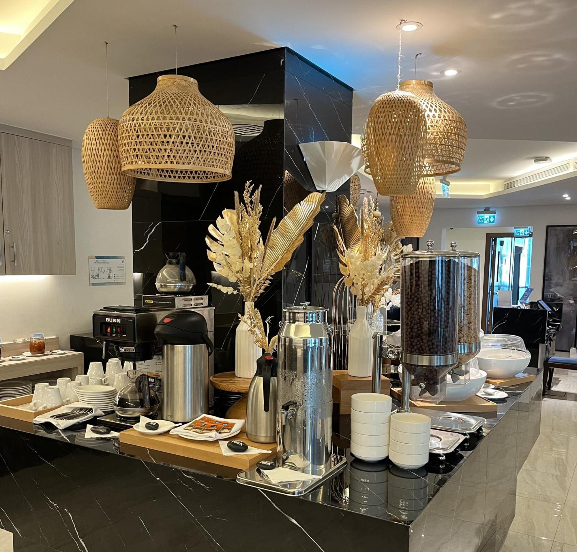 C - Hotel And Suites Ad Dawhah Esterno foto